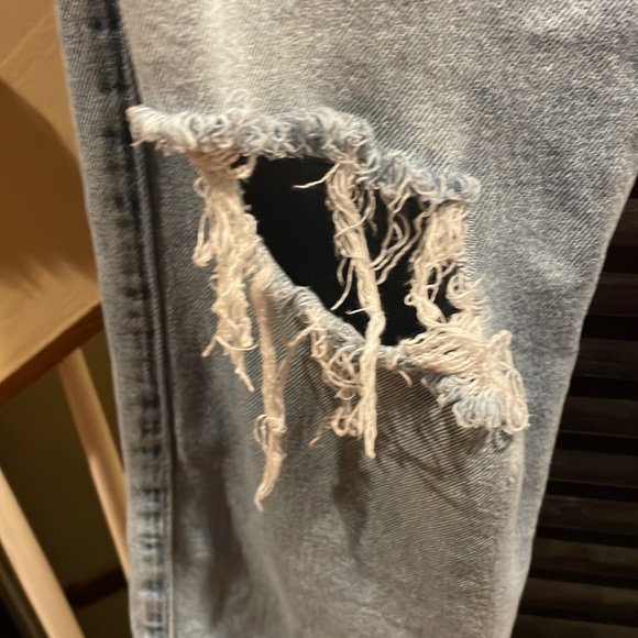 Hollister, size 3 regular ultra high rise dad Jean - Picture 3 of 6